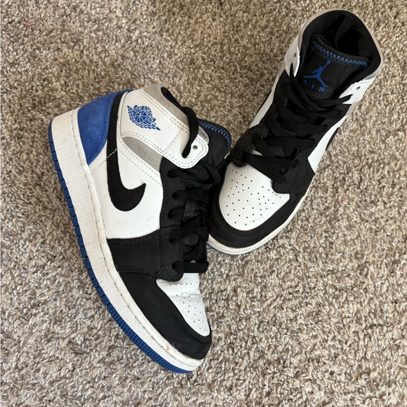 jordan 1 mid 4y